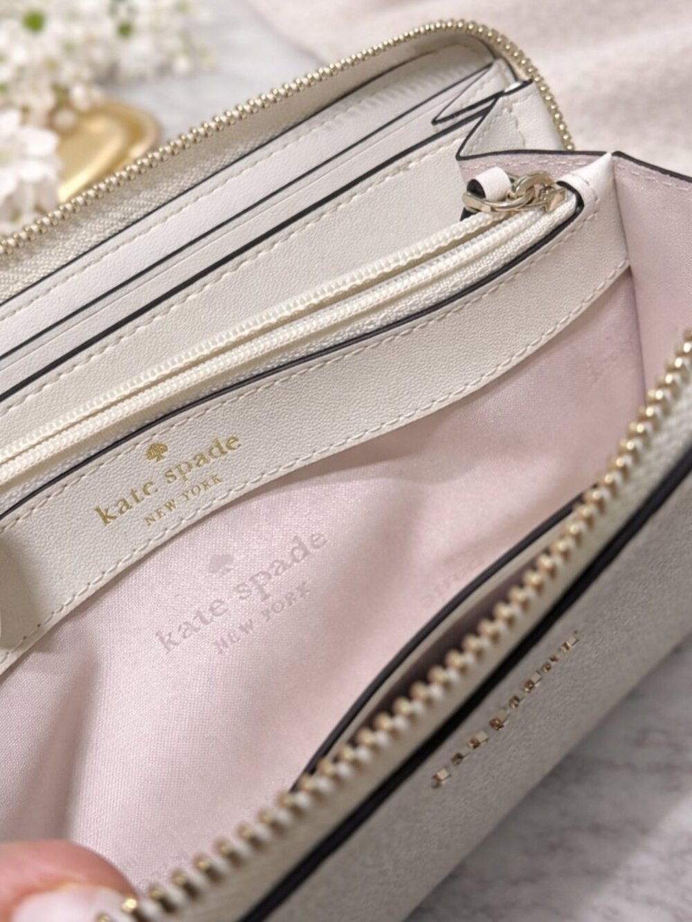 Kate Spade White Pebbled Leather Zip Around Wallet Gold Logo - Picture 4 of 7